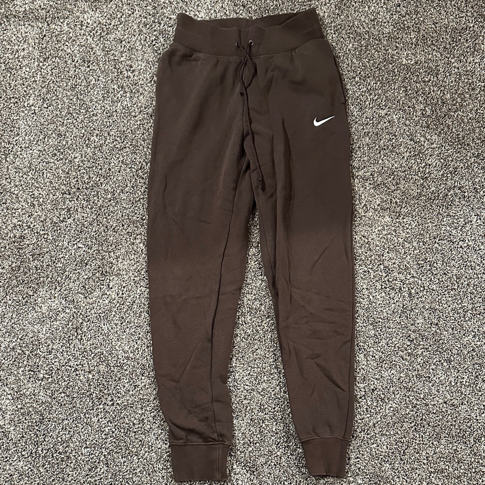 Women’s brown Nike jogger sweatpants